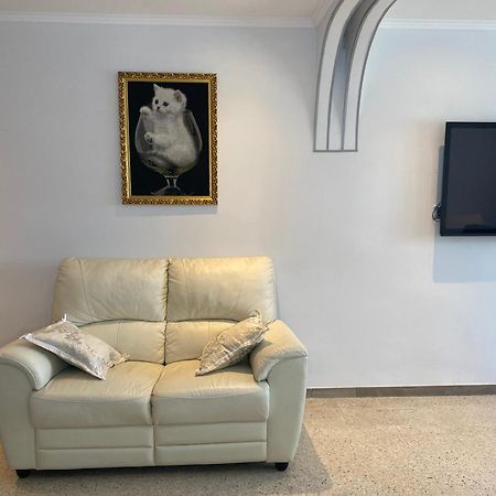 Shared Apartment! Piso Compartido! Общая Квартира! Seville Ngoại thất bức ảnh