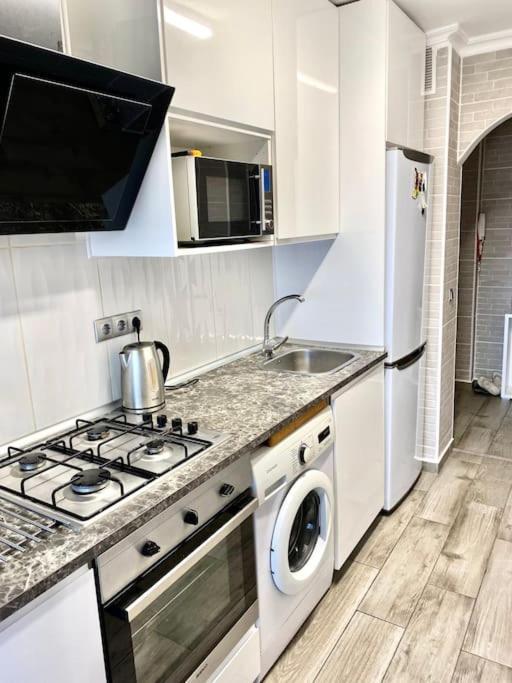 Shared Apartment! Piso Compartido! Общая Квартира! Seville Ngoại thất bức ảnh